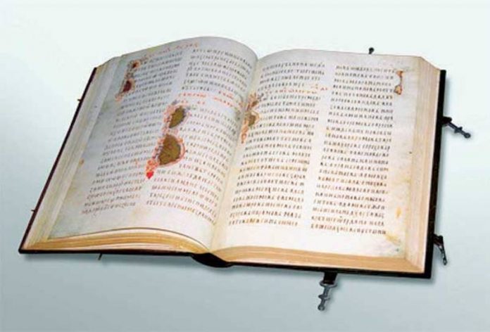 mirosavljevo-jevandjelje-monasi-hilandara-poklonili-su-kralju-aleksandru-obrenovicu1