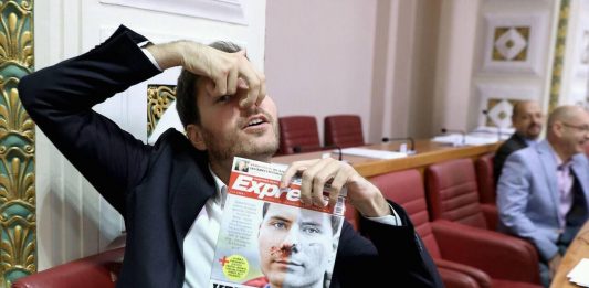 pernar-vuce-sam-sebe-za-nos