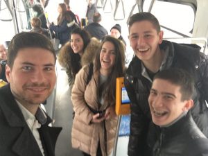 pernar-kmpanja-u-tramvaju