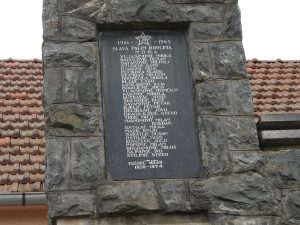 sajnovic-kuca-i-partizanski-spomenik1