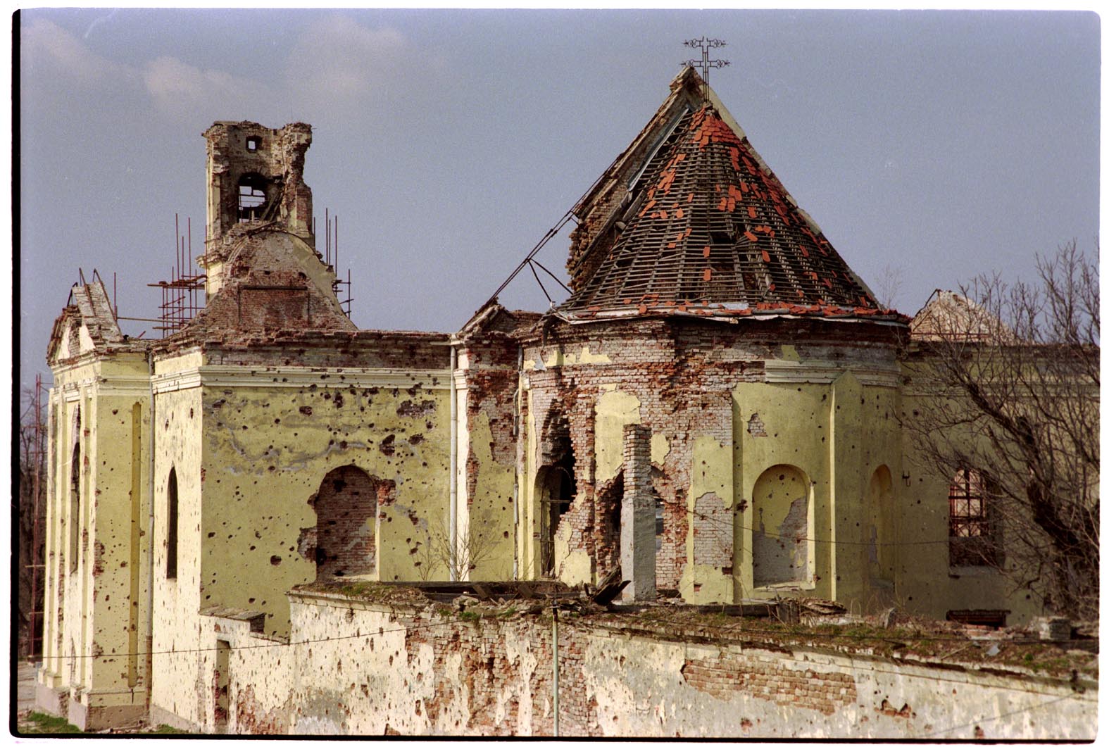 vukovar 20.03.1999. toranj crkve sv. filipa i jakova