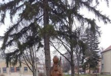 U Osijeku smeta kip sveca u krugu bolnice lokalnim novinarima, ali ne smeta da je Isusovac Kristijan Monsperger osnivač bolnice