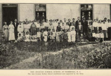 Engleska flota potopila je nepobjedivu španjolsku armadu 19. srpnja 1588, a John White se nakon bitke vratio na negdašnju hrvatsku koloniju Croatoan u Sjevernoj Karolini