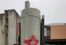 Usred Zagreba na spomeniku braniteljima par metara od policije nacrtana zvijezda