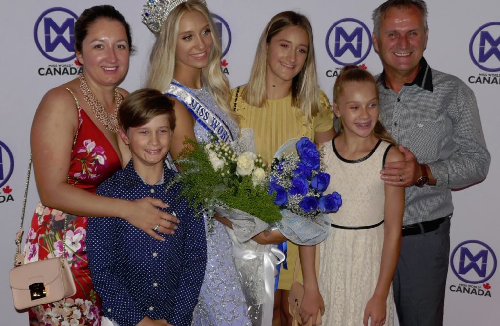 Miss-World-Canada-2018-Hannah-w-family-1024x667