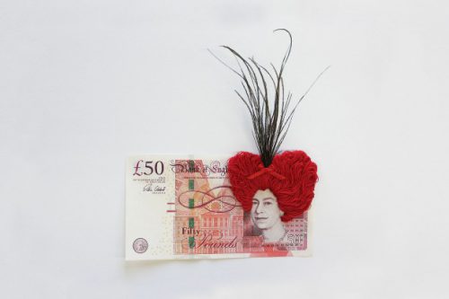 Female-Money-7-tt-width-620-height-413-lazyload-0-crop-1-bgcolor-000000-except_gif-1-500x333