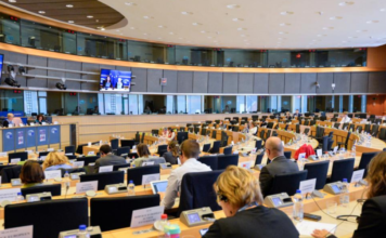 U ime slobodne konkurencije i slobodnog kretanja robe , Europa i SAD već više od dvadeset godina progresivno dereguliraju uvoz, izvoz i konkurenciju