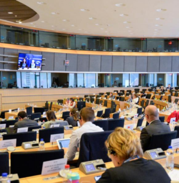 U ime slobodne konkurencije i slobodnog kretanja robe , Europa i SAD već više od dvadeset godina progresivno dereguliraju uvoz, izvoz i konkurenciju