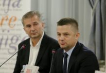 Hrvati su bili pismeni na svojem jeziku već u 10. stoljeću, a na Levantu još u antici, prvu knjigu pišu u 15. stoljeću dok Srbini pišu prvu knjigu koncem 18. stoljeća