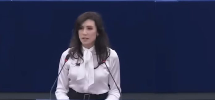 Screenshot_20251008_233411_Facebook