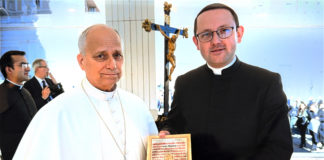 Papa dobio knjigu o prvoj tiskanoj knjizi u Hrvatskoj