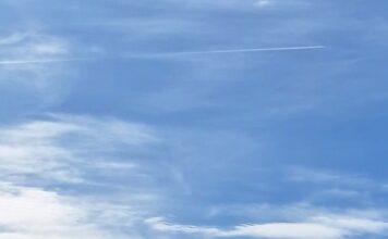 Atmosfera koja štiti sav život izgledala je kao tanki plavi prsten, jedva vidljiv, ali odgovoran za sve što diše, raste i živi!